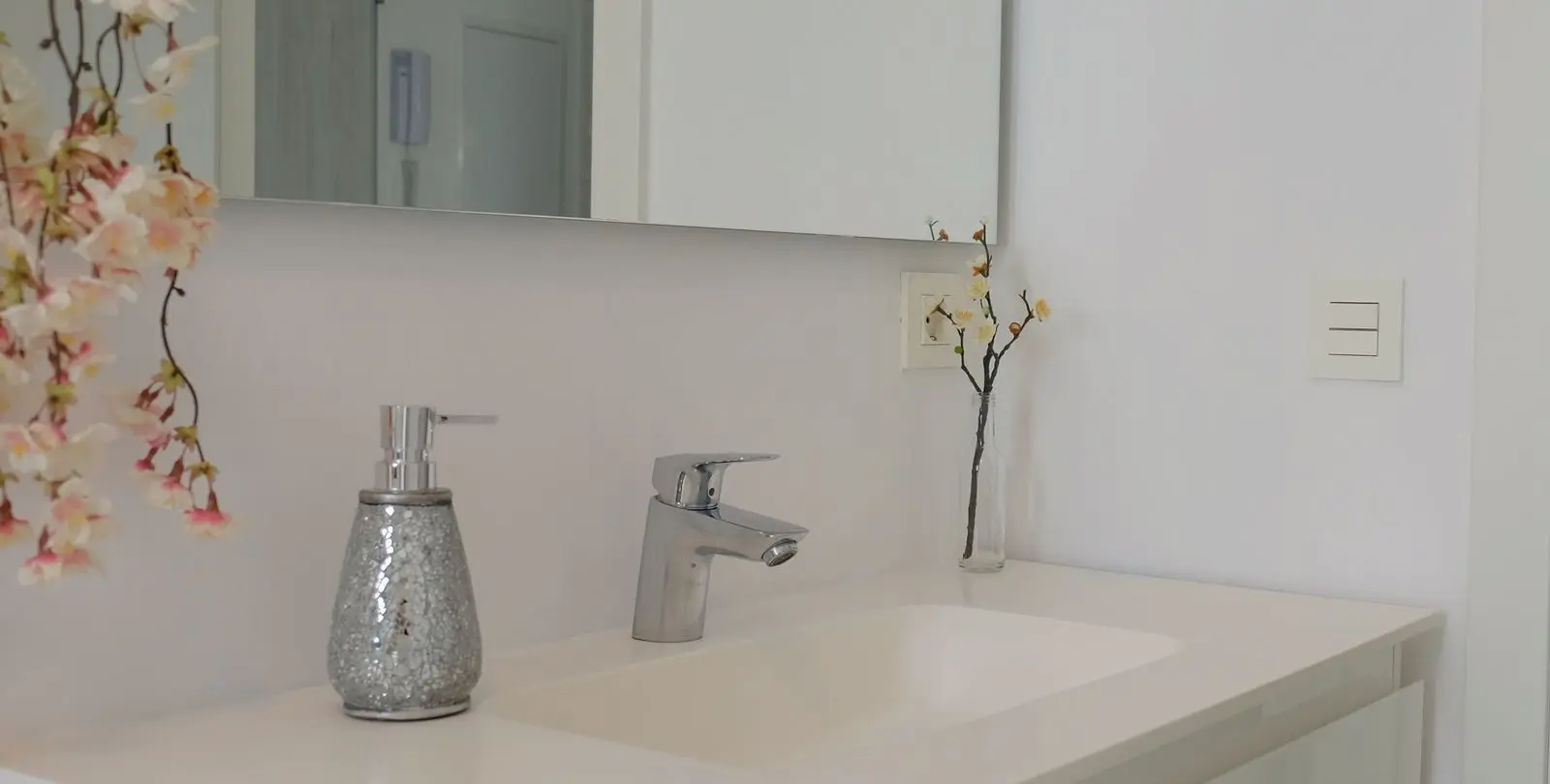 Sale of semi-detached house in New Golden Mile 23
