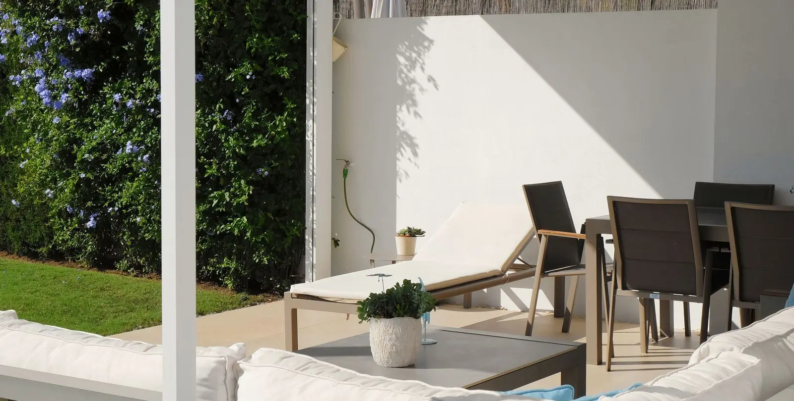 Sale of semi-detached house in New Golden Mile 40