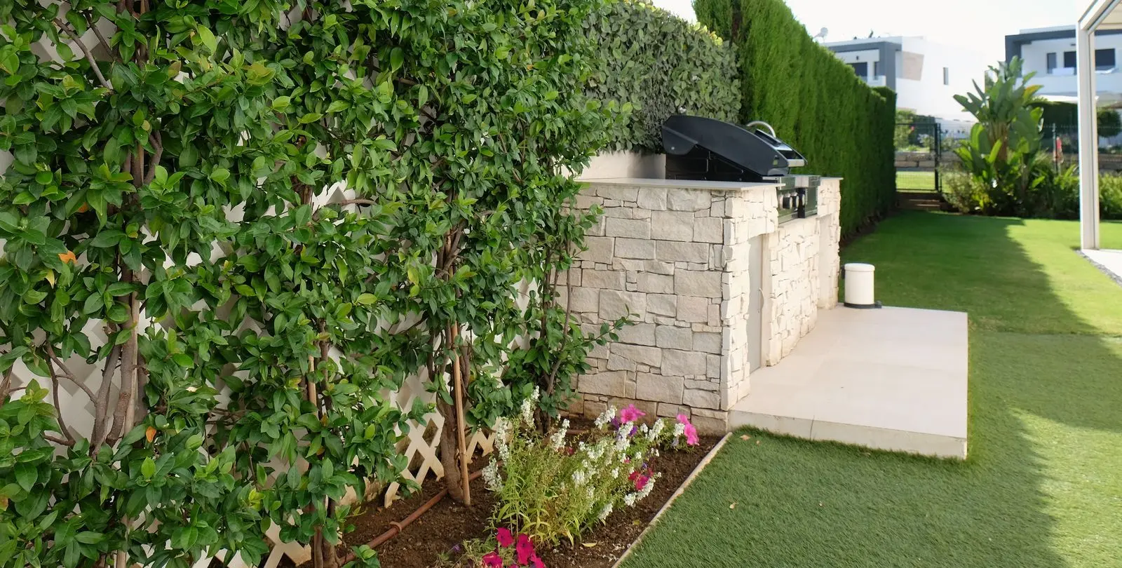 Sale of semi-detached house in New Golden Mile 43