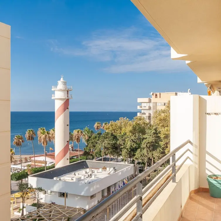 Venta de apartamento en planta media en Marbella