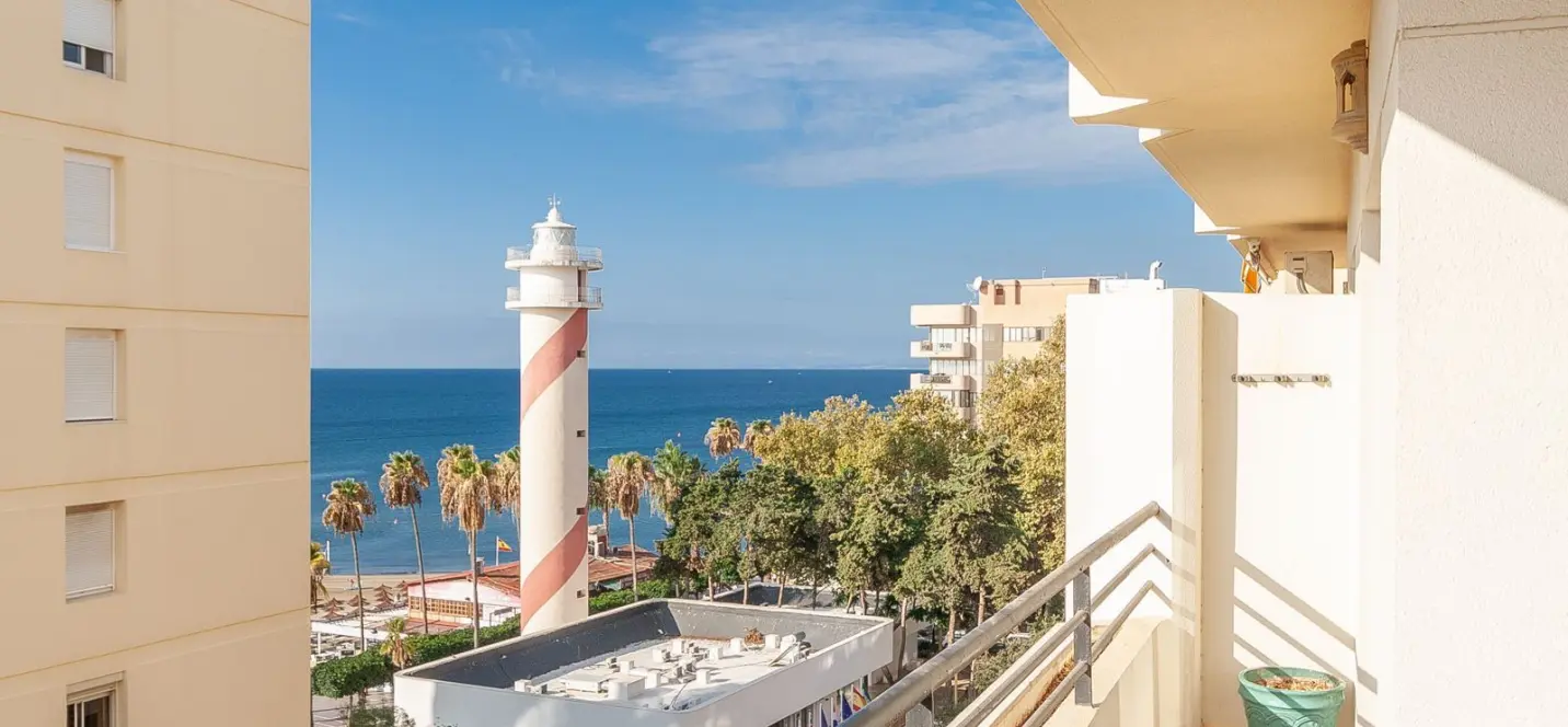 Venta de apartamento en planta media en Marbella 1