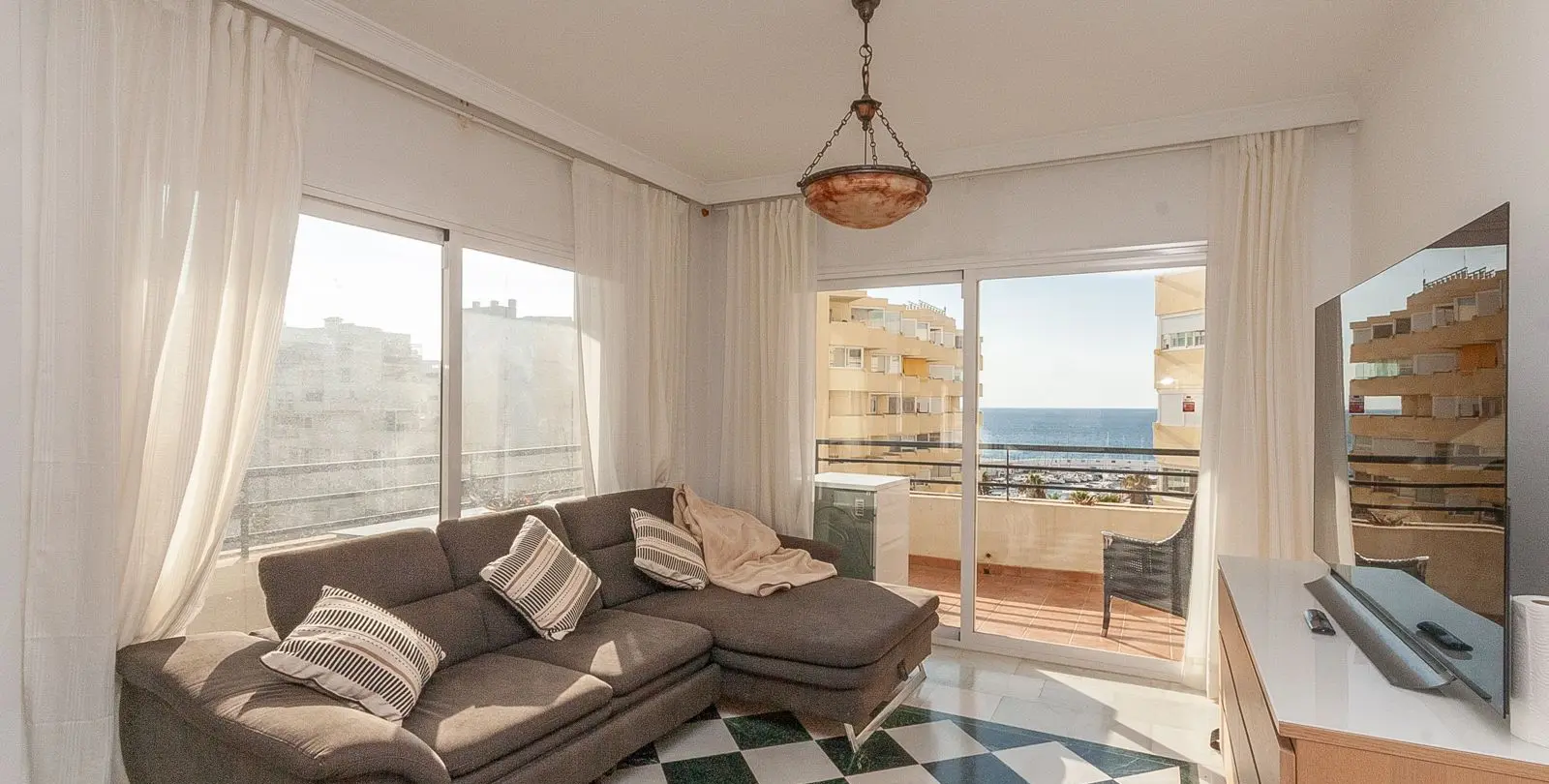 Venta de apartamento en planta media en Marbella 4