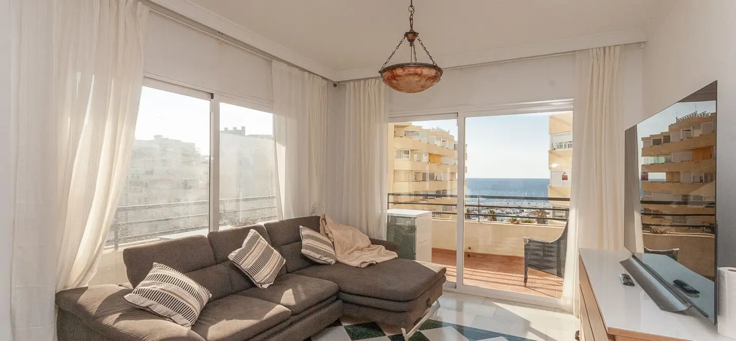 Venta de apartamento en planta media en Marbella 3