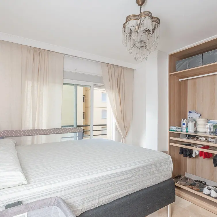 Venta de apartamento en planta media en Marbella