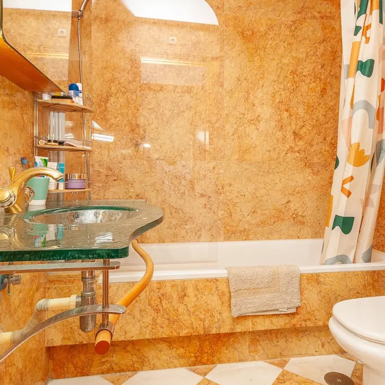 Venta de apartamento en planta media en Marbella