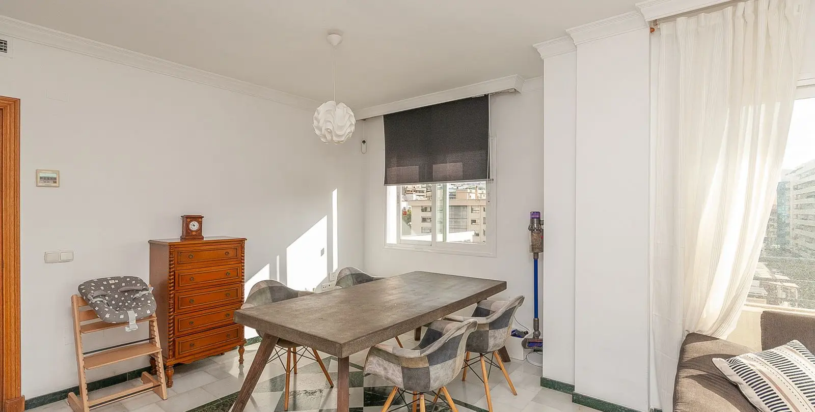 Venta de apartamento en planta media en Marbella 13