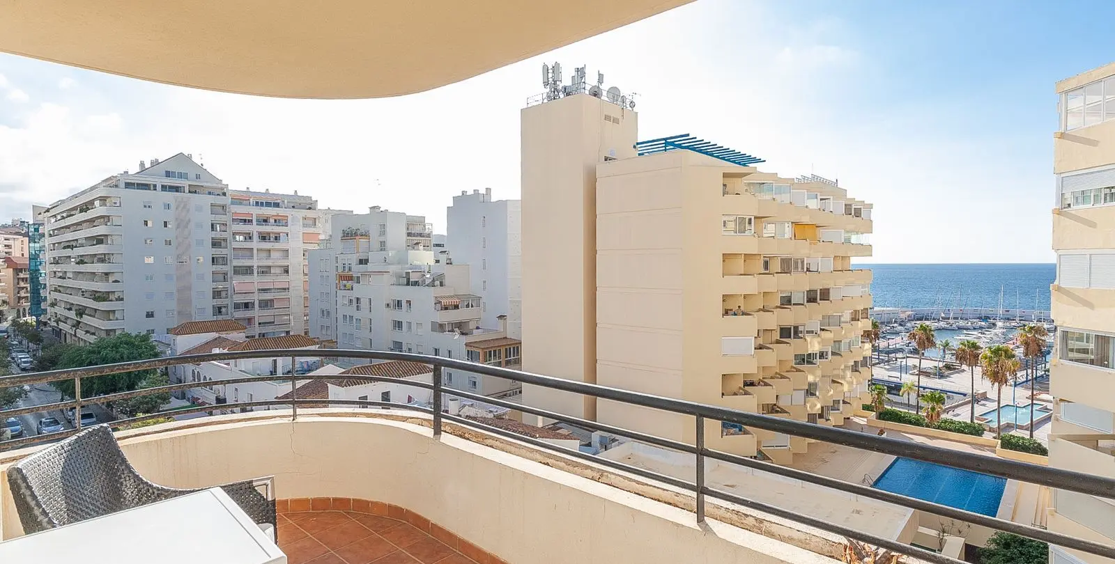 Venta de apartamento en planta media en Marbella 14