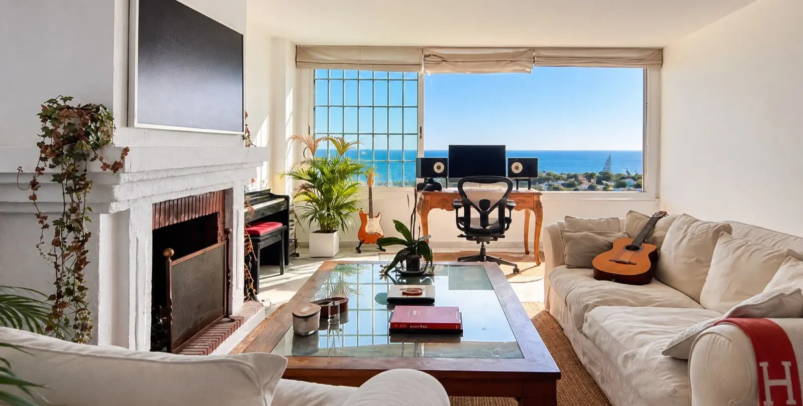 Venta de apartamento en planta media en Puerto Banús 2