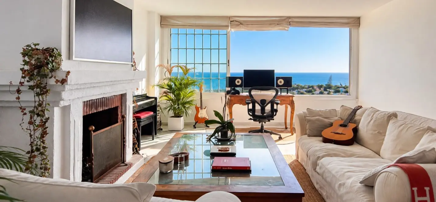 Venta de apartamento en planta media en Puerto Banús 1