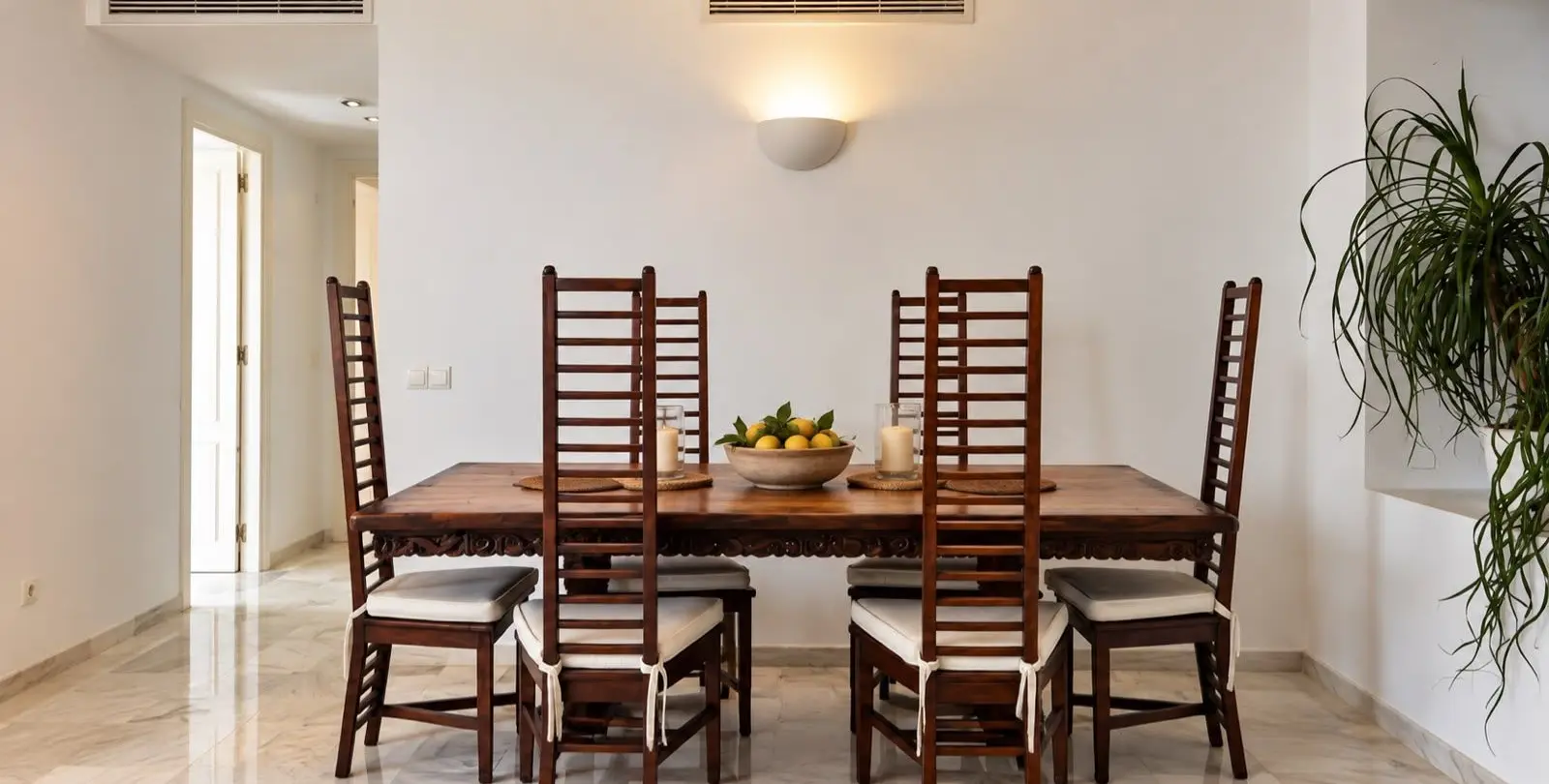 Venta de apartamento en planta media en Puerto Banús 3