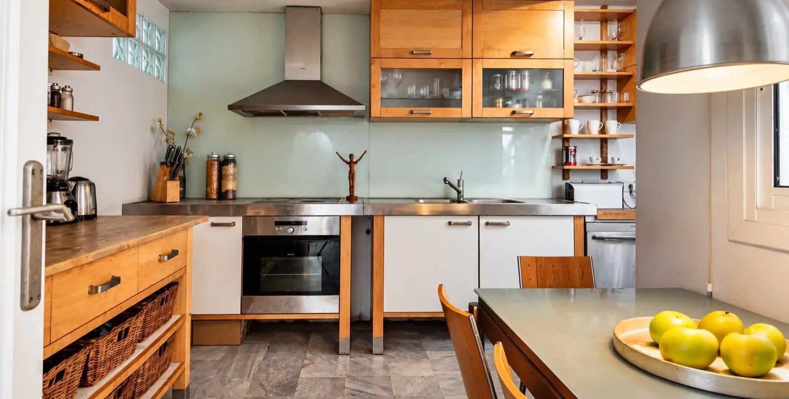 Venta de apartamento en planta media en Puerto Banús 5