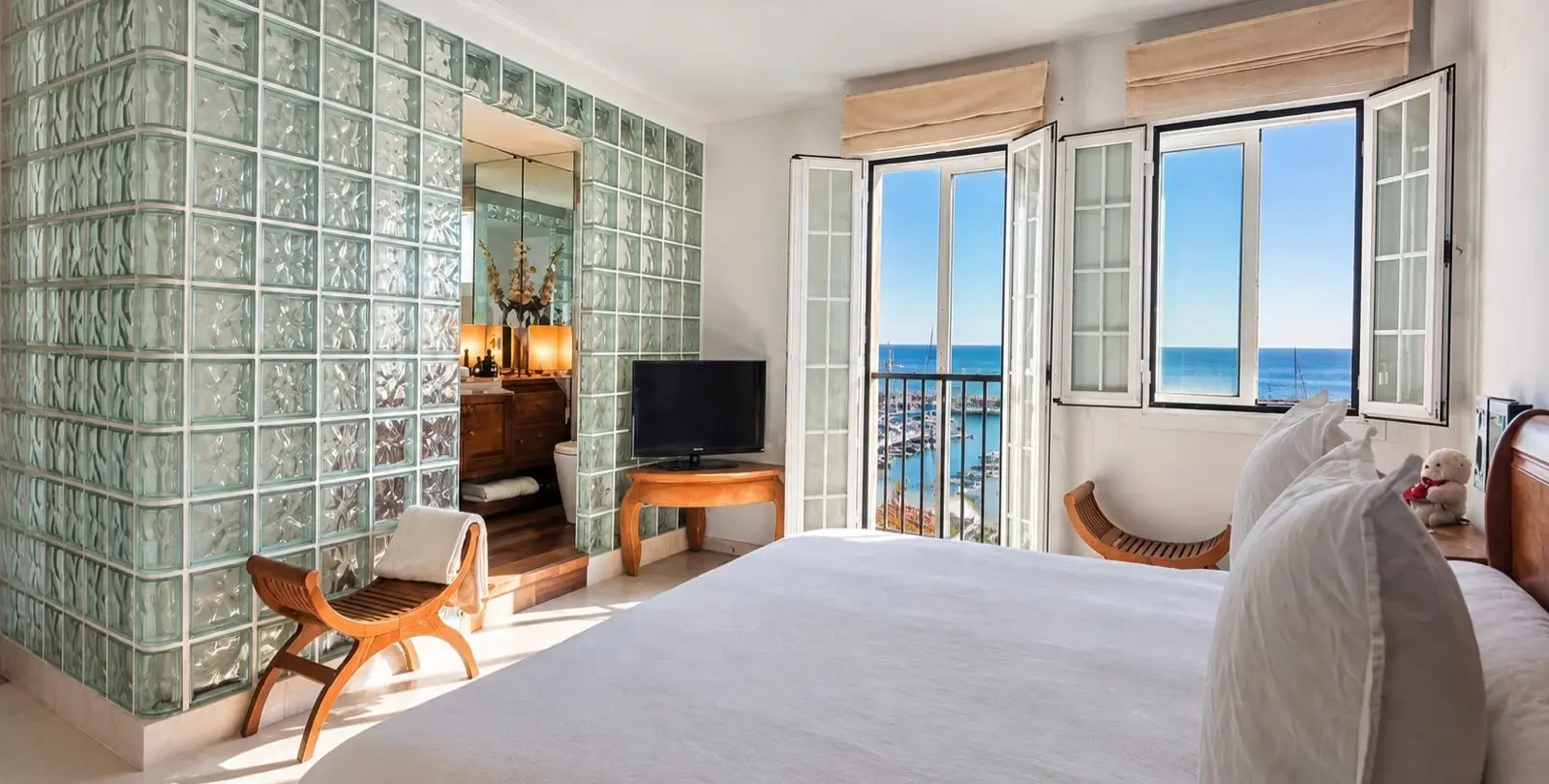 Venta de apartamento en planta media en Puerto Banús 9