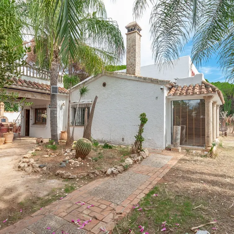 Venta de villa independiente en Elviria