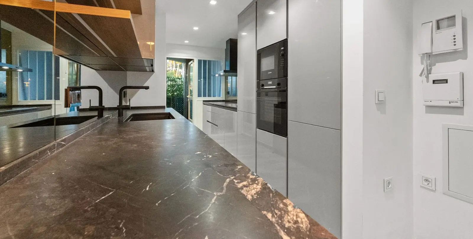 Venta de apartamento en planta baja en The Golden Mile 13