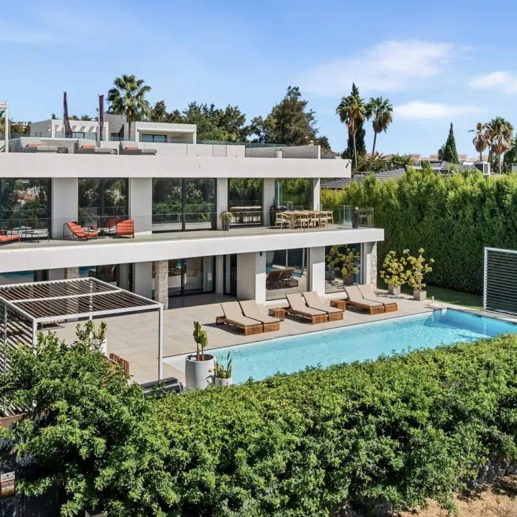 Venta de villa independiente en Nueva Andalucía