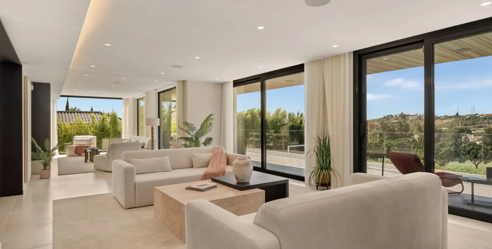 Venta de villa independiente en Nueva Andalucía 5