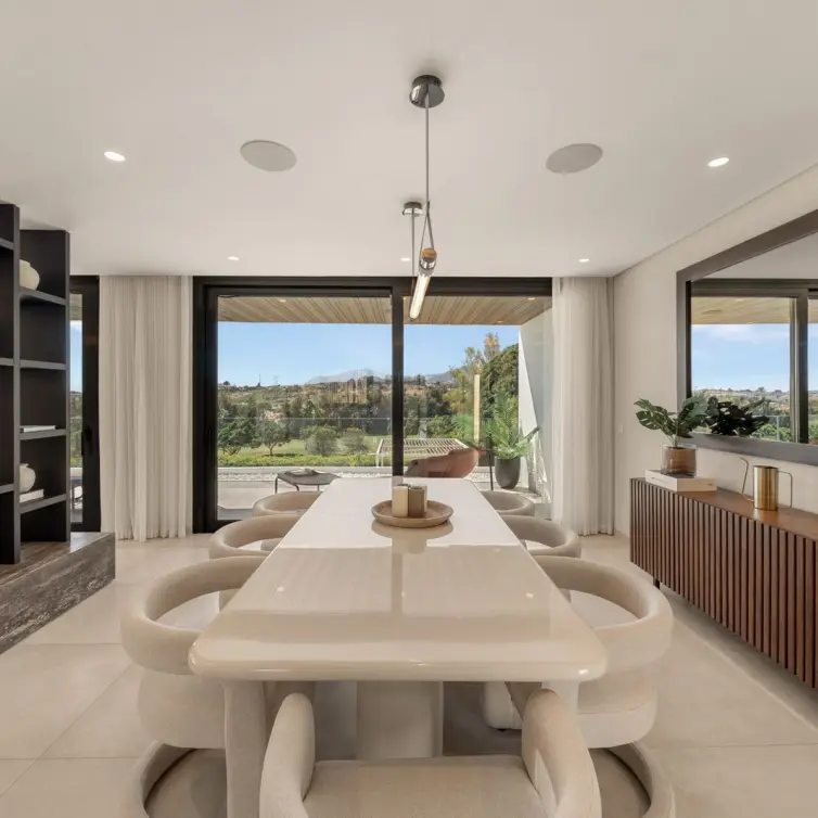 Venta de villa independiente en Nueva Andalucía