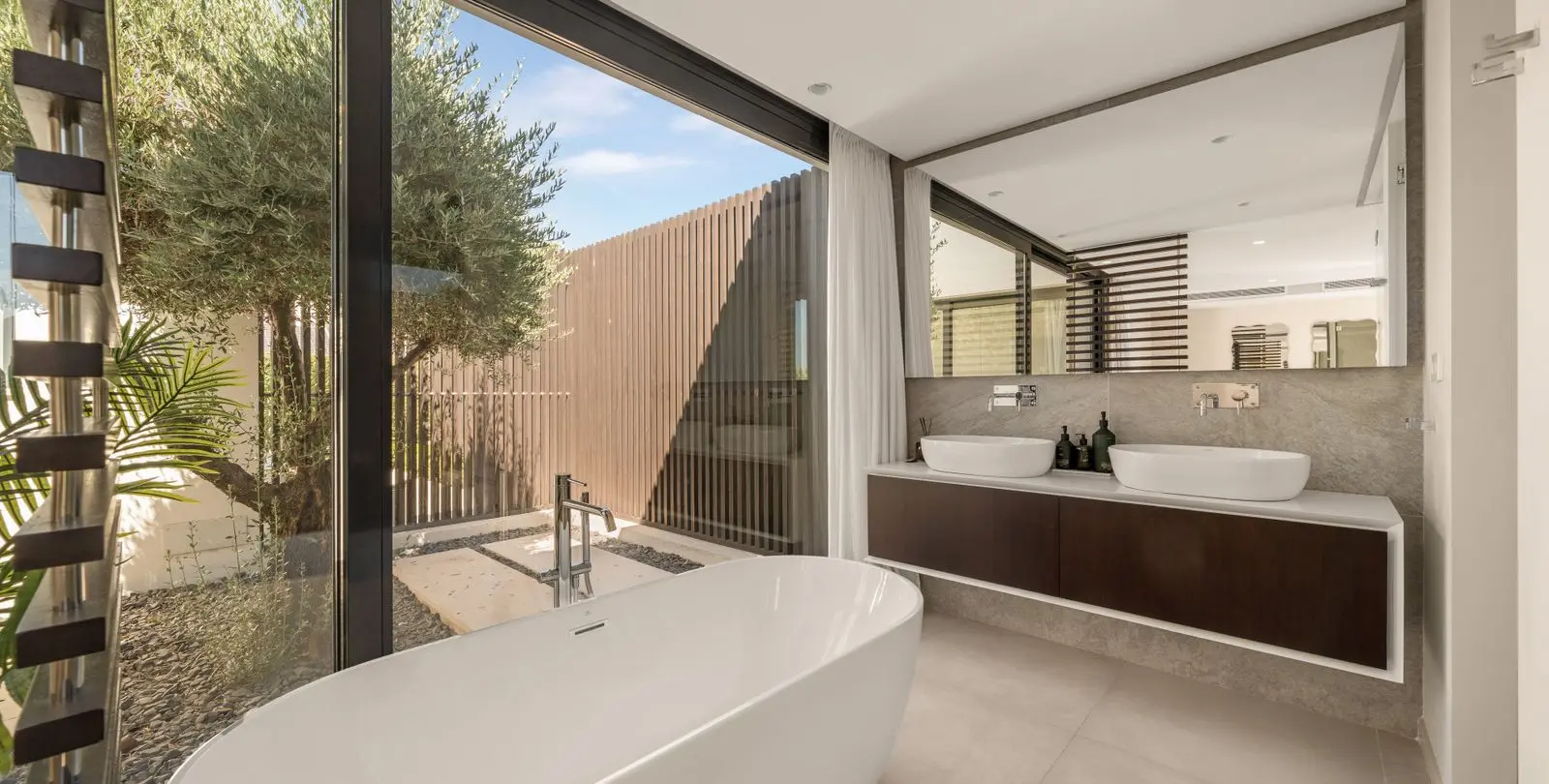 Venta de villa independiente en Nueva Andalucía 22