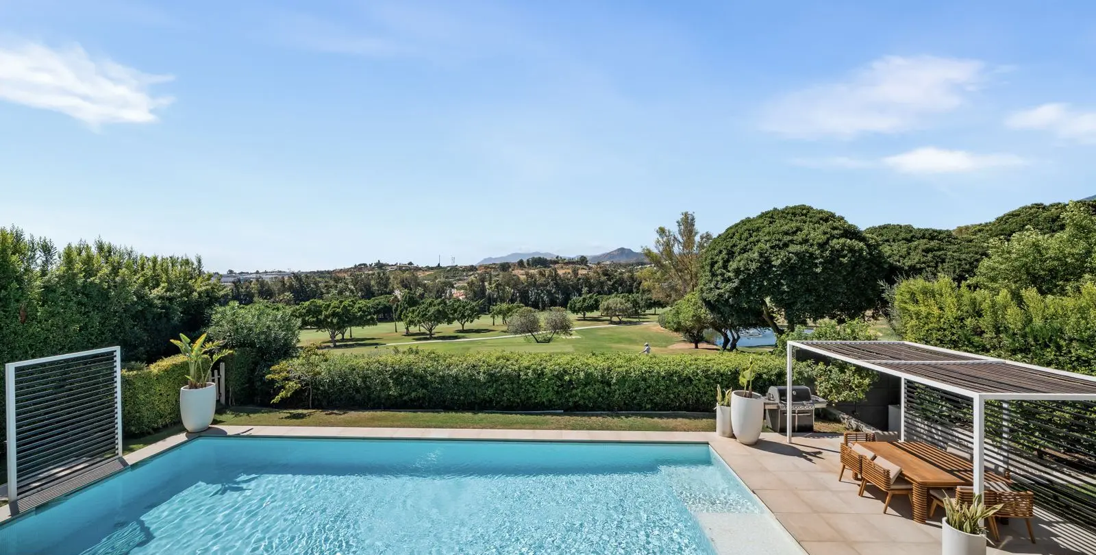 Venta de villa independiente en Nueva Andalucía 26