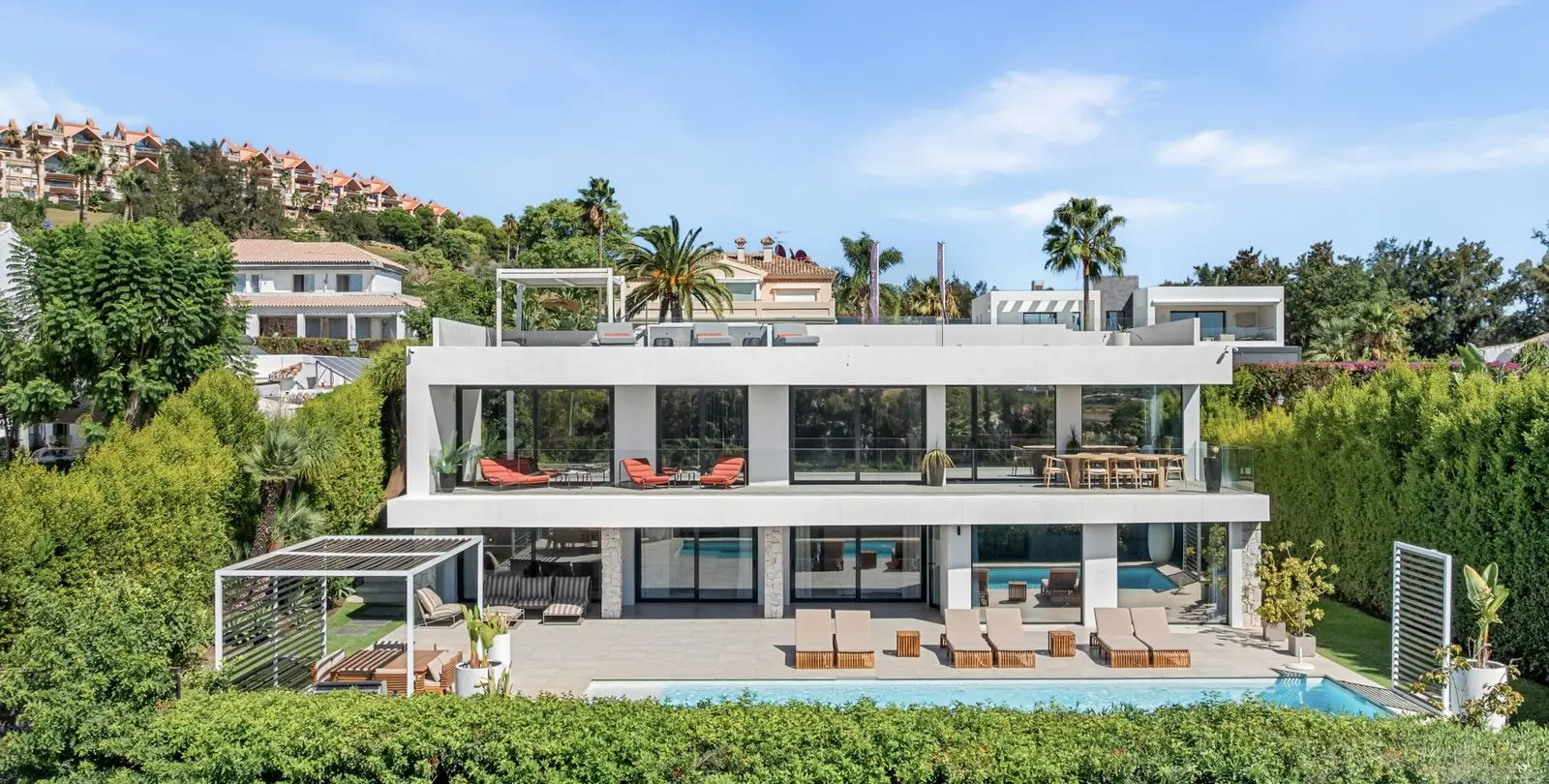 Venta de villa independiente en Nueva Andalucía 53