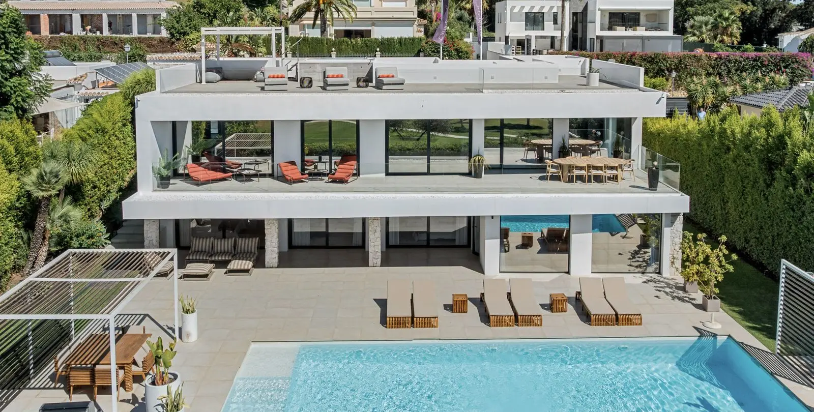 Venta de villa independiente en Nueva Andalucía 60