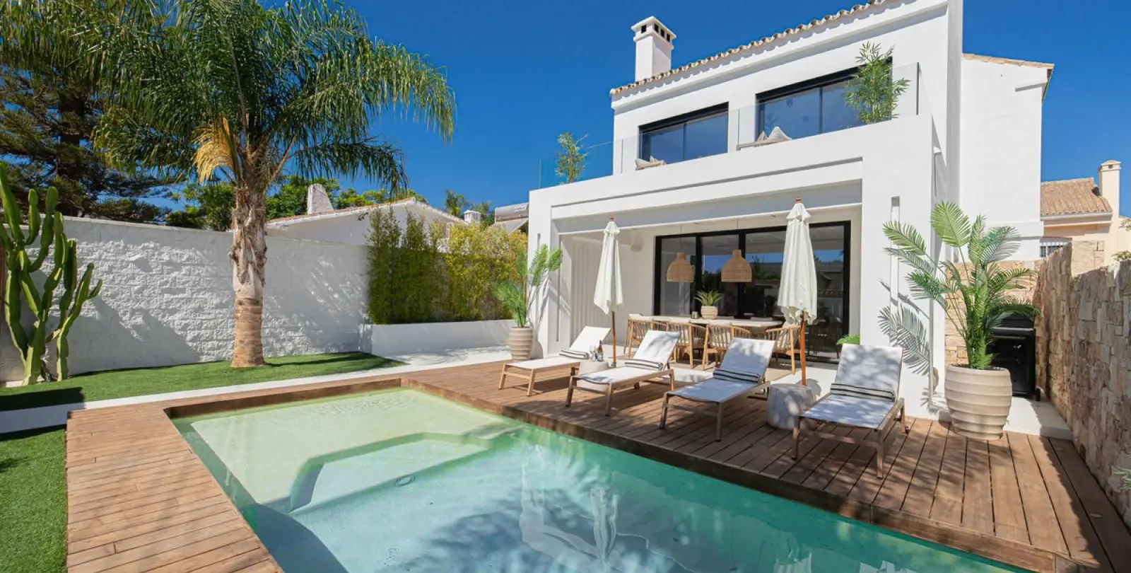 Long-term rent of detached villa in Costalita 1