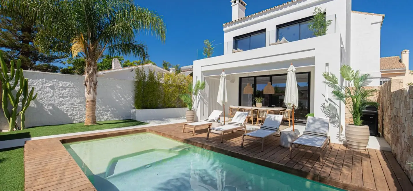 Long-term rent of detached villa in Costalita 0