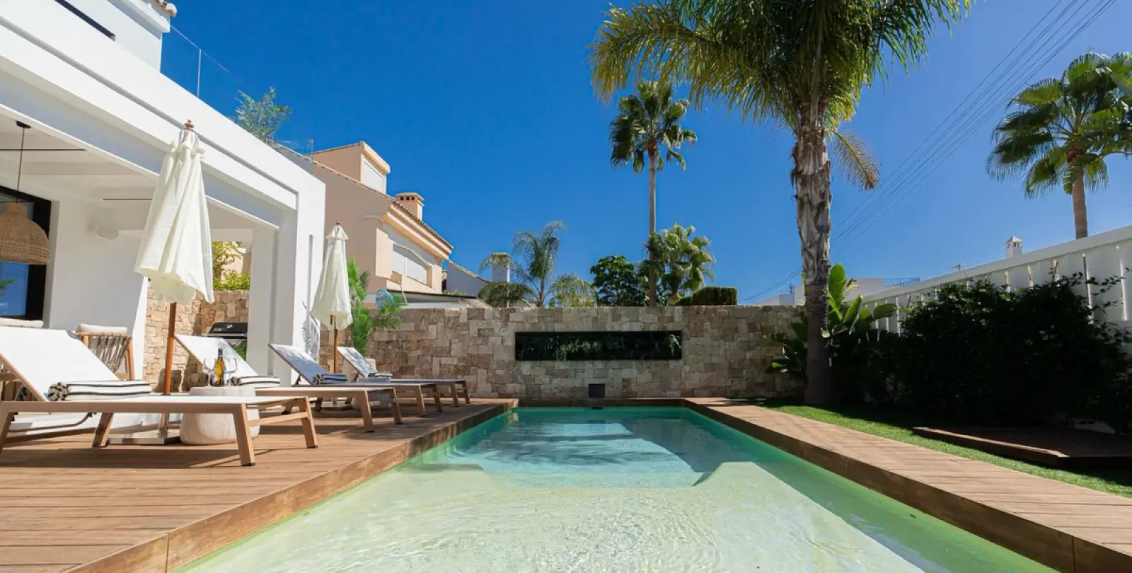 Long-term rent of detached villa in Costalita 2