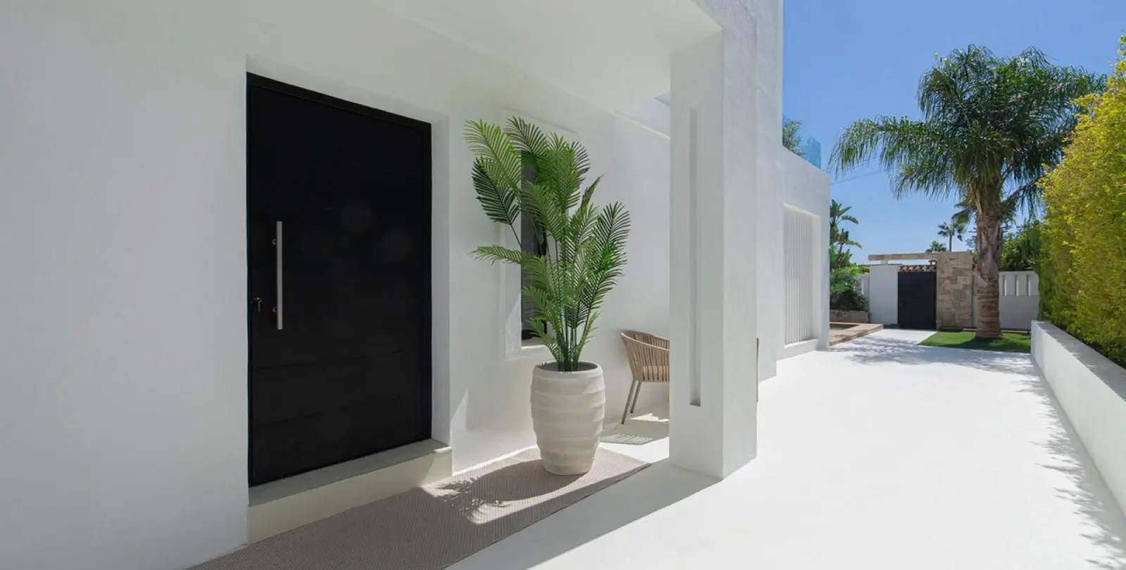 Long-term rent of detached villa in Costalita 21