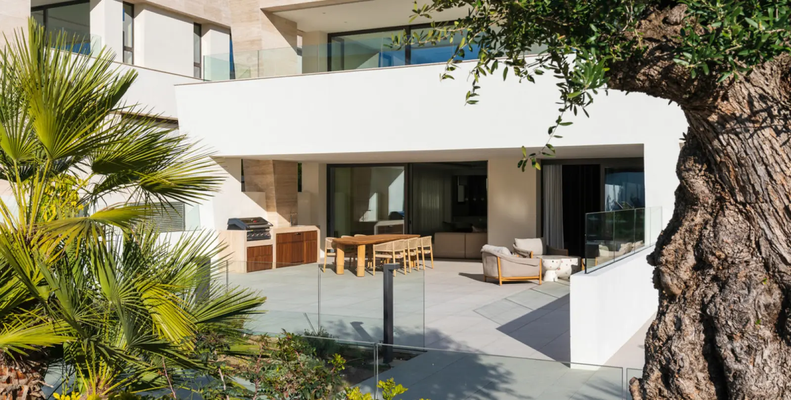 Long-term rent of ground floor apartment in The Golden Mile 3