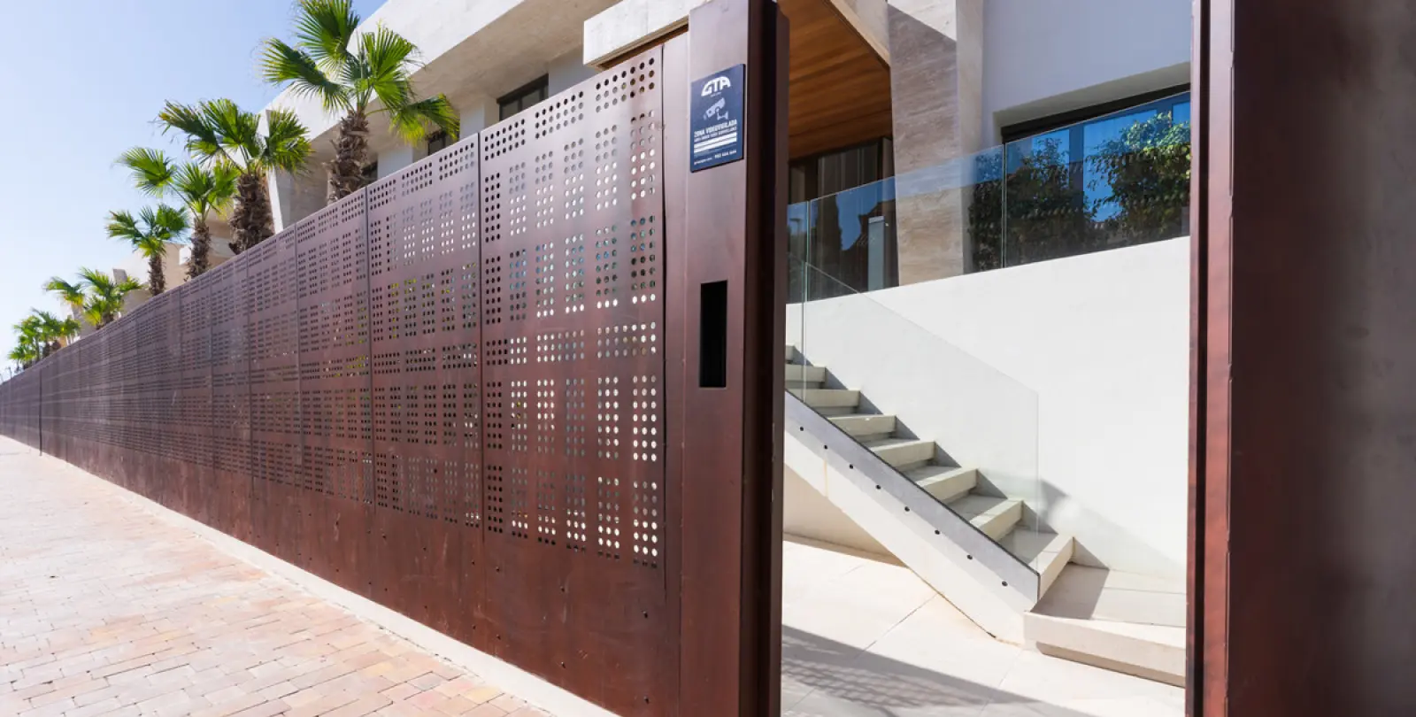 Long-term rent of ground floor apartment in The Golden Mile 15