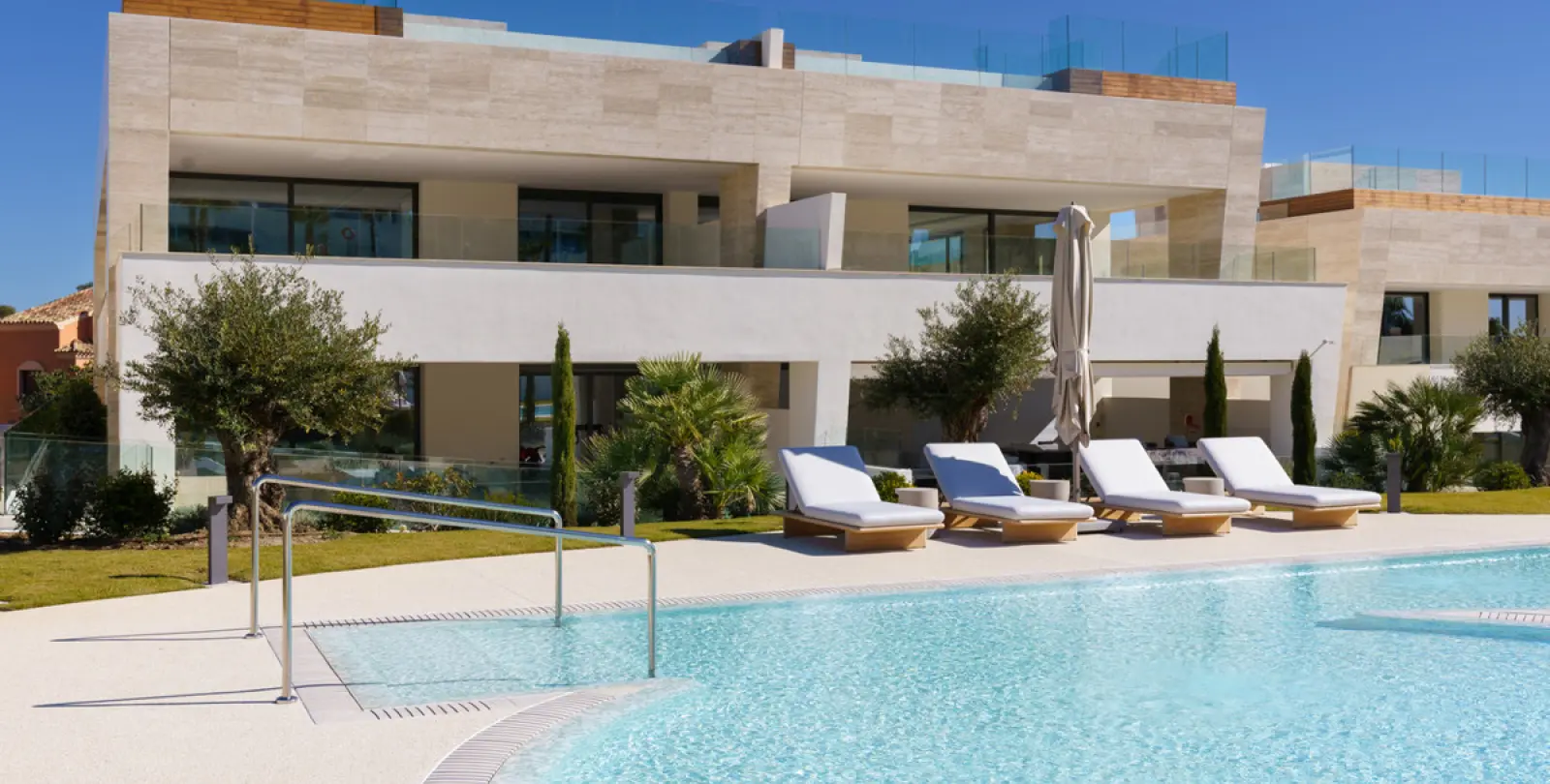 Long-term rent of ground floor apartment in The Golden Mile 20