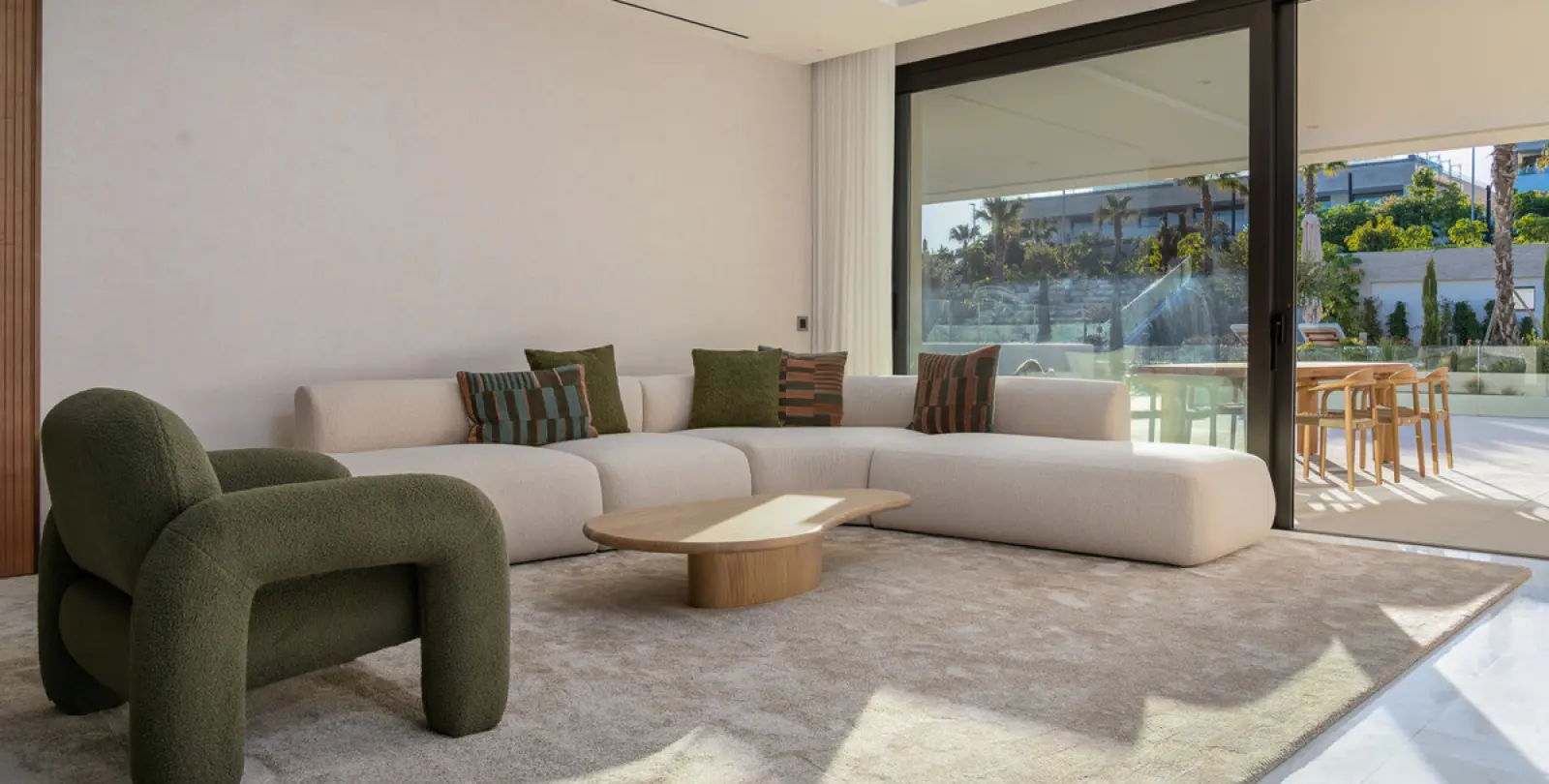 Long-term rent of ground floor apartment in The Golden Mile 25