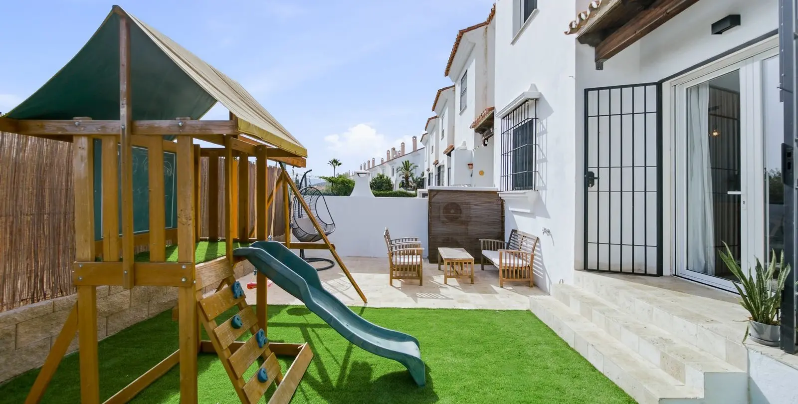 Продажа таунхауса в El Chaparral 32