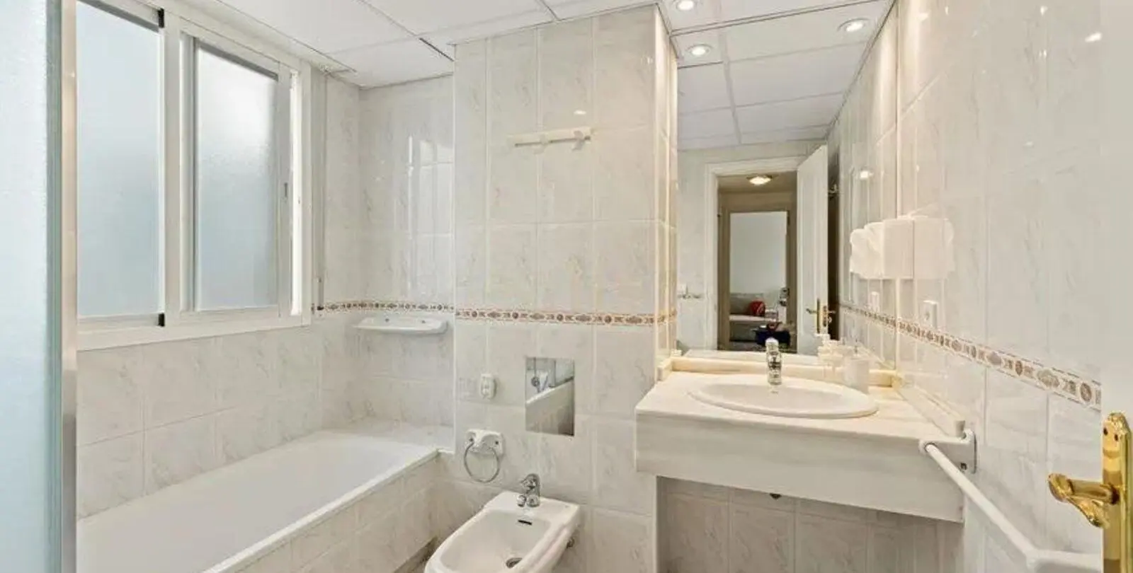 Sale of penthouse in San Pedro de Alcántara 16