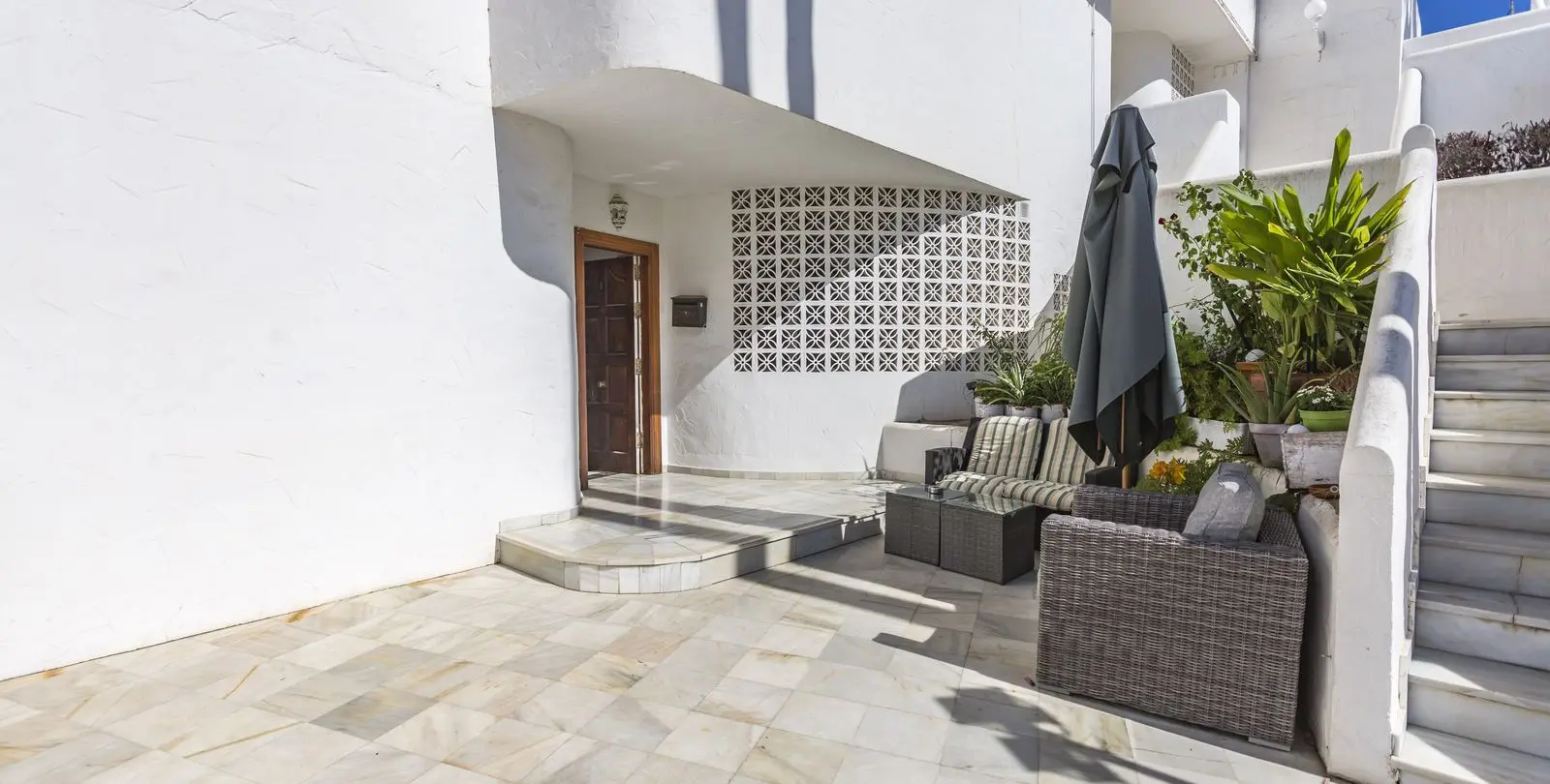 Venta de apartamento en planta baja en Nueva Andalucía 3