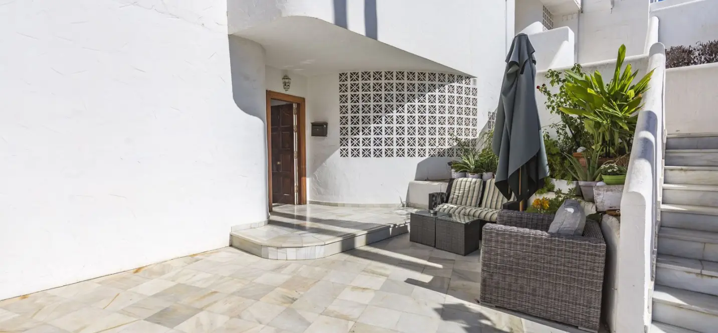 Sale of ground floor apartment in Nueva Andalucía 2