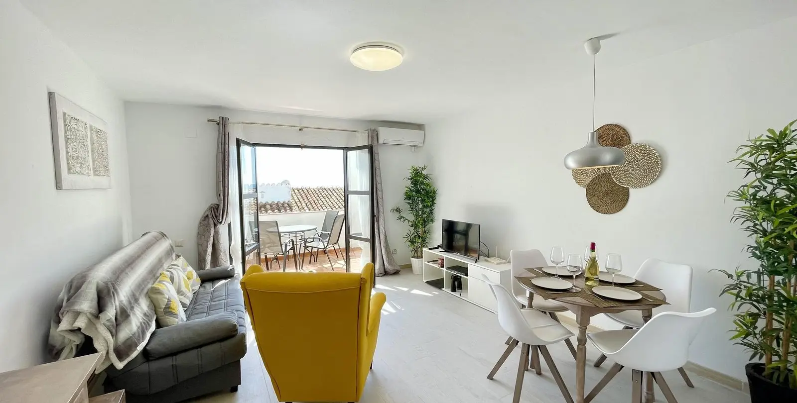 Sale of duplex in Calahonda 3