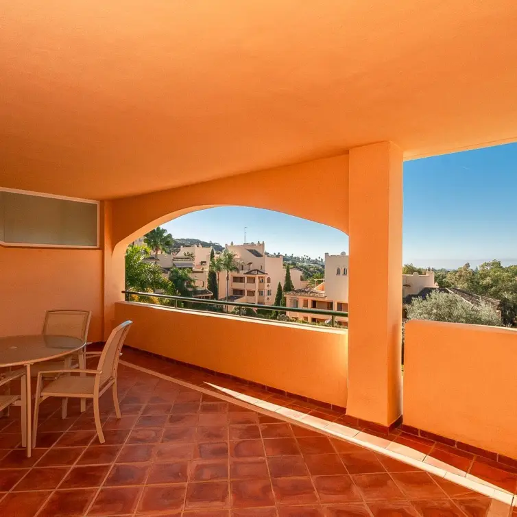 Venta de apartamento en planta media en Elviria