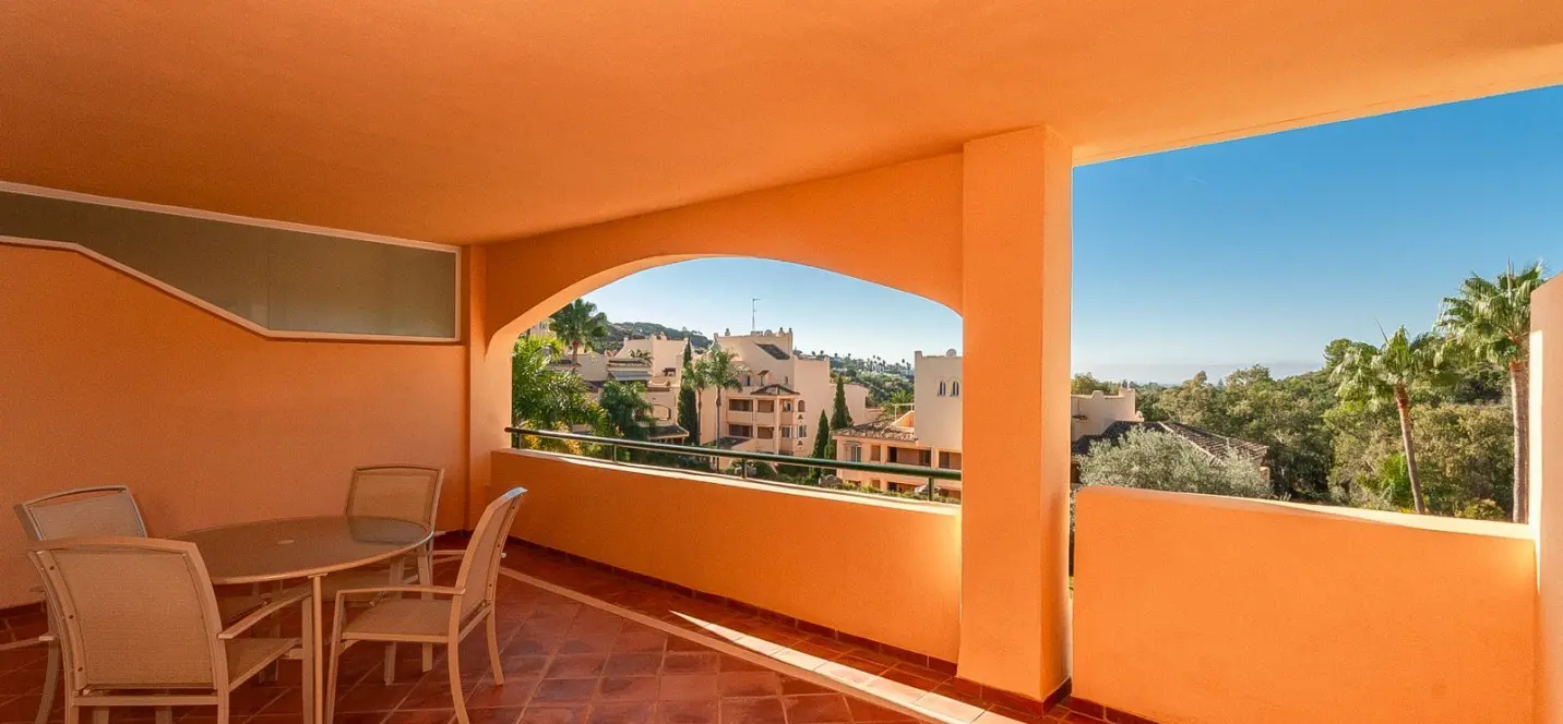 Venta de apartamento en planta media en Elviria 1