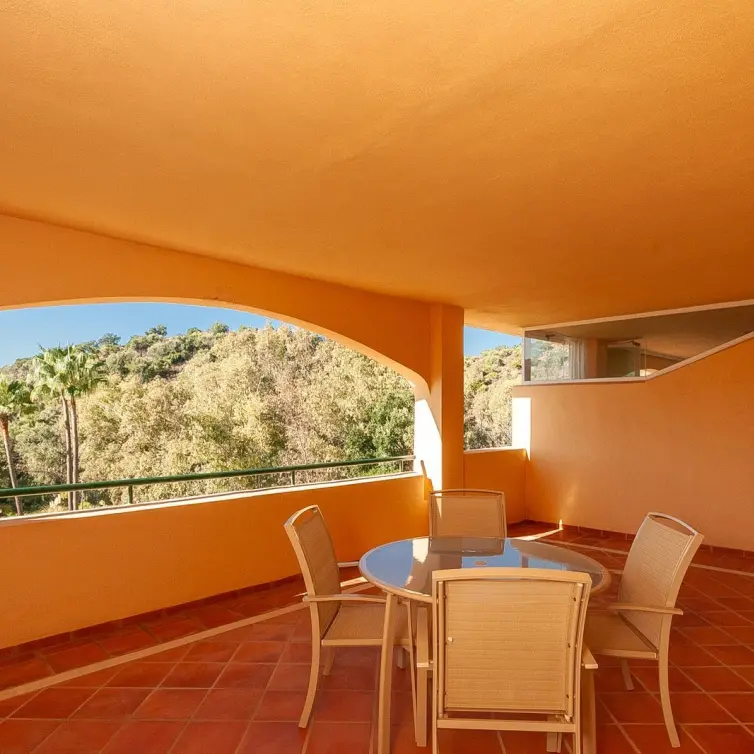 Venta de apartamento en planta media en Elviria