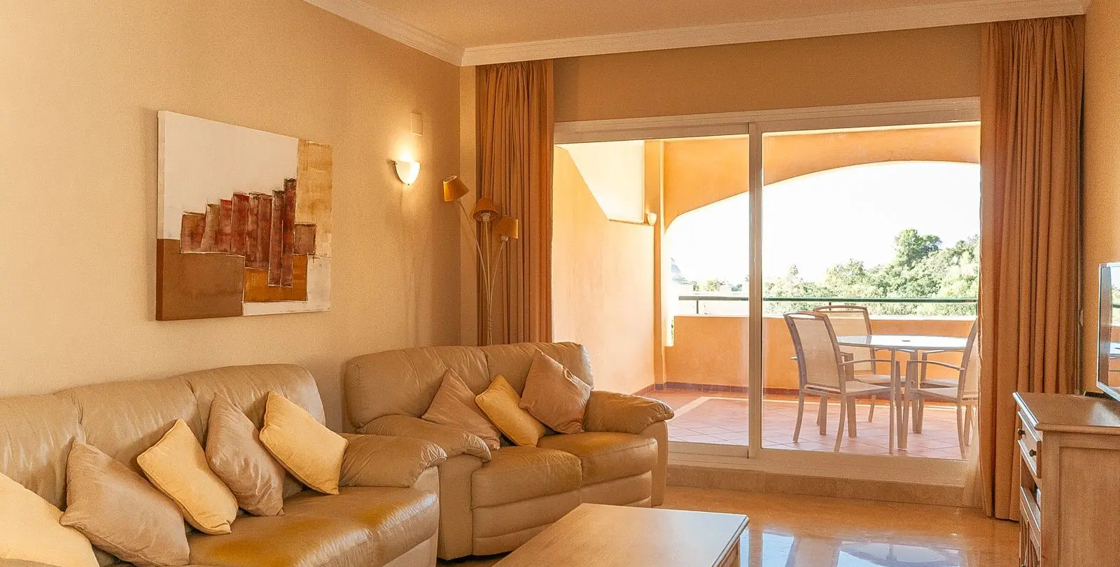 Venta de apartamento en planta media en Elviria 4
