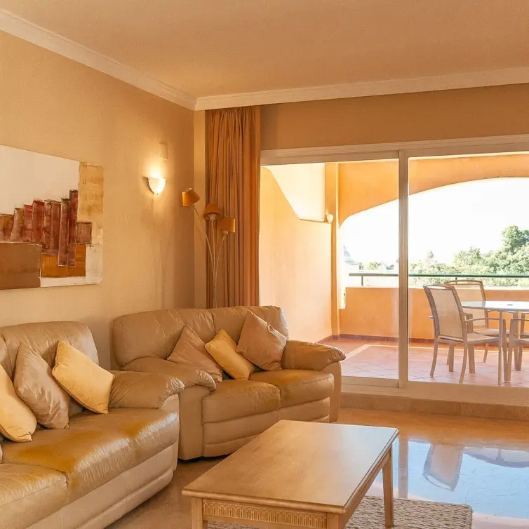 Venta de apartamento en planta media en Elviria