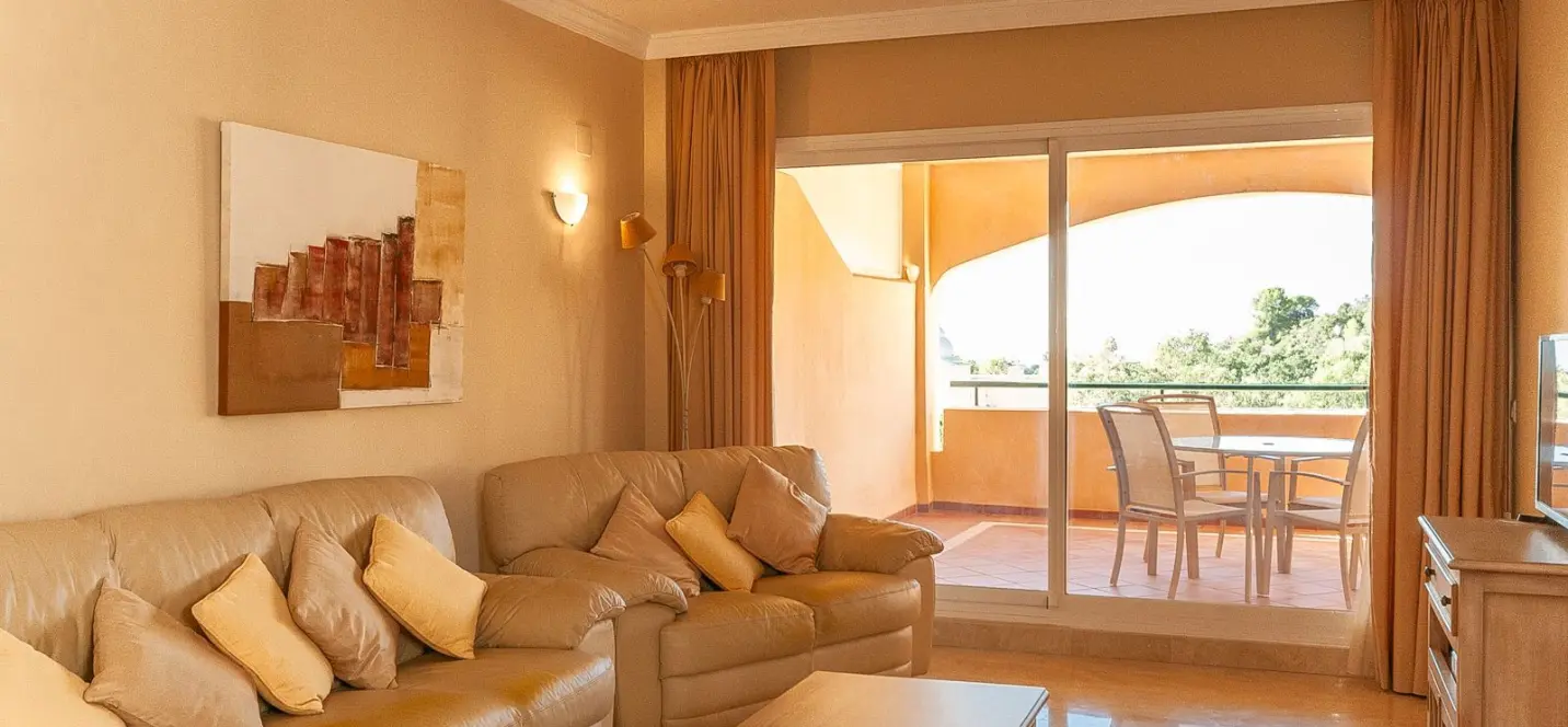 Venta de apartamento en planta media en Elviria 3
