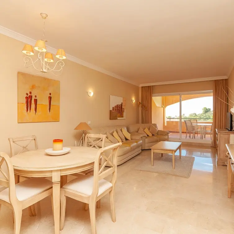 Venta de apartamento en planta media en Elviria