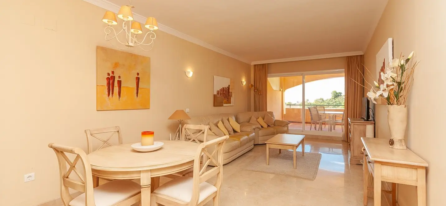 Venta de apartamento en planta media en Elviria 4