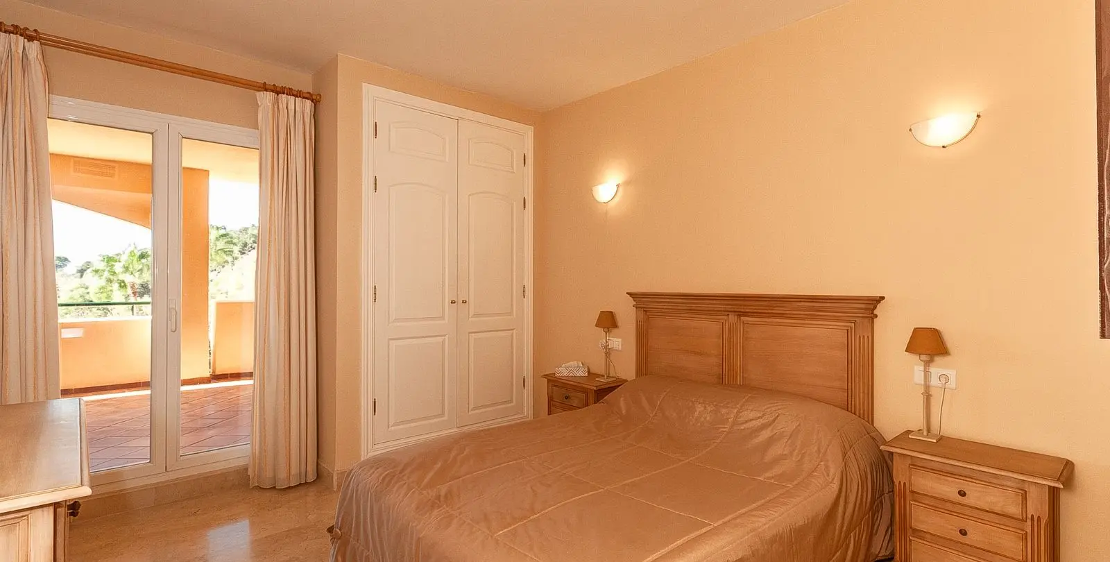 Venta de apartamento en planta media en Elviria 7