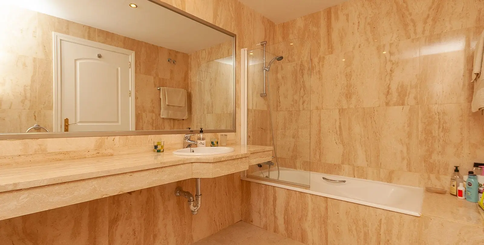 Venta de apartamento en planta media en Elviria 8
