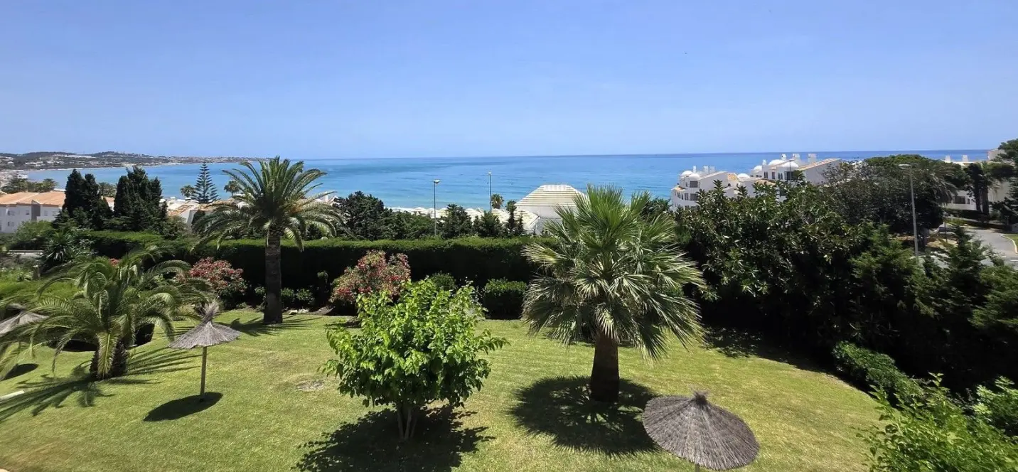 Sale of middle floor apartment in Torrenueva 0