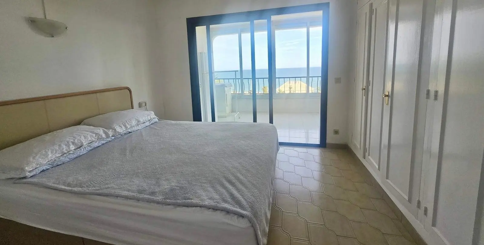 Sale of middle floor apartment in Torrenueva 12